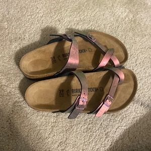 Rose gold/pink Mayari birkenstock. Size 39. Never worn!